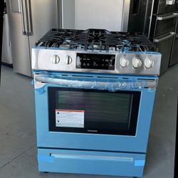 Frigidaire 30 Stainless Steel Front Control Freestanding Range - FFGHUS  PX0