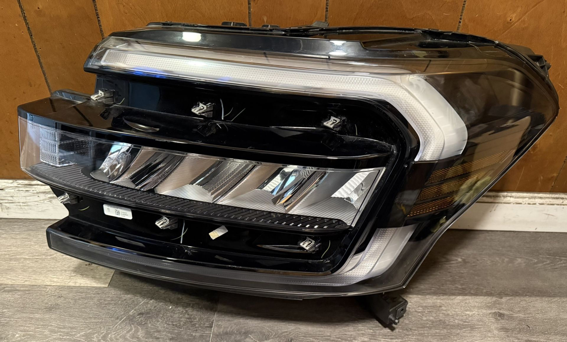 2024 Ford Expedition Left side headlight xenon
