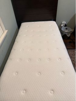 Twin size bed