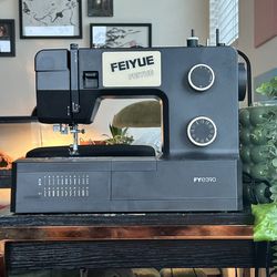 FEIYUE FYE390 black and gold sewing machine
