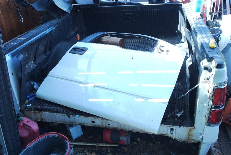Passenger Door To A 2013 Ford F150