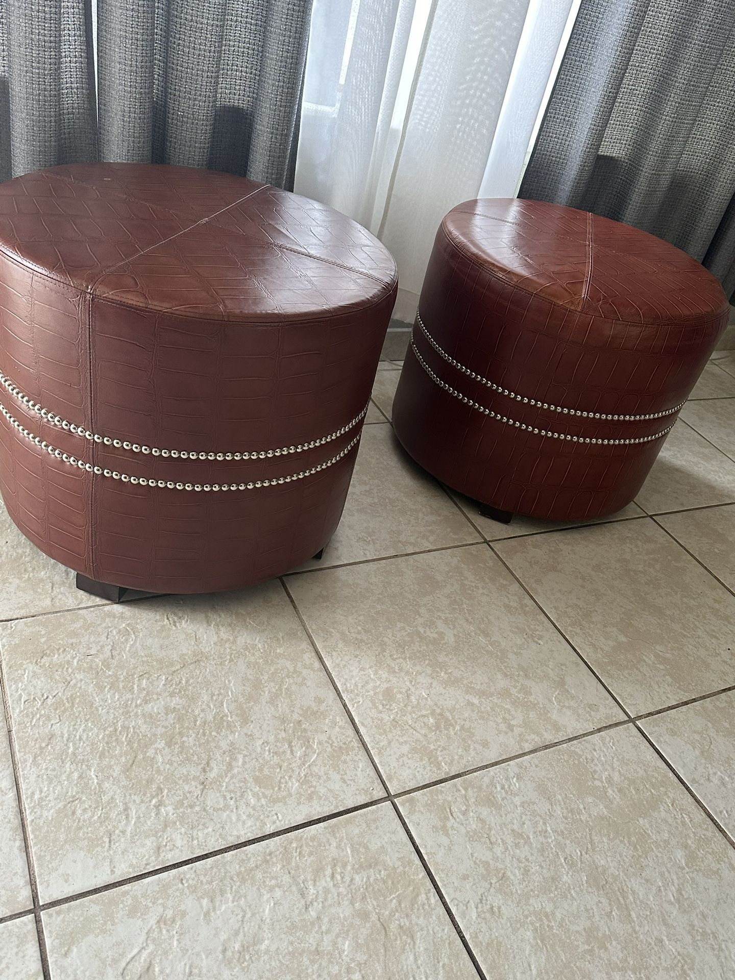 Ottoman 1x $50 OR 2x$80