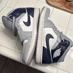 JORDAN 1 MID 'WOLF GREY MIDNIGHT NAVY'
