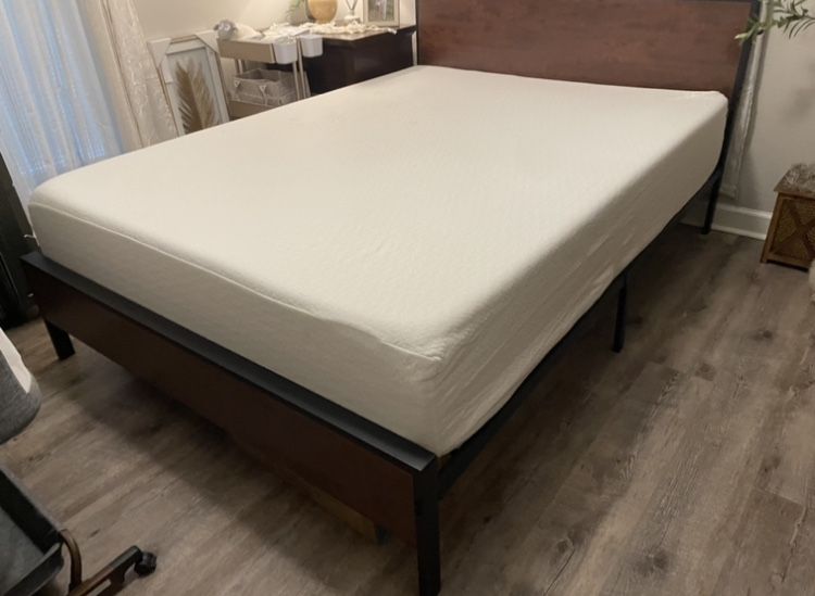 Queen Bed Frame With Mattress 