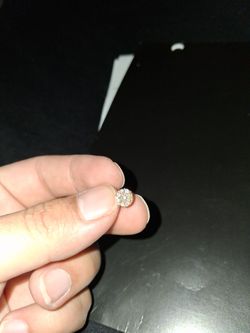 Gold diamond earring
