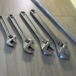 Mac Tools Adjustable Wrench Set And Mac   Breaker Bar 1/2 .  $120 Obo