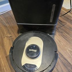 Shark Robot AI Vacuum 