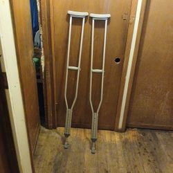 Crutches - 5'5" - 6'6" 