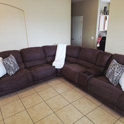✨ FOR SALE: Premium Reclining Sectional Sofa – LIKE NEW! ✨