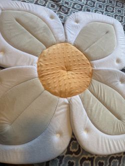 Flower-Shaped Plush Baby Play Mat
