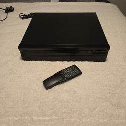 The Yamaha CDC-575 is a vintage 5-disc carousel CD changer 