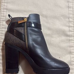 Like New Michael Kors 	 Clancy Logo and Leather Ankle Boot