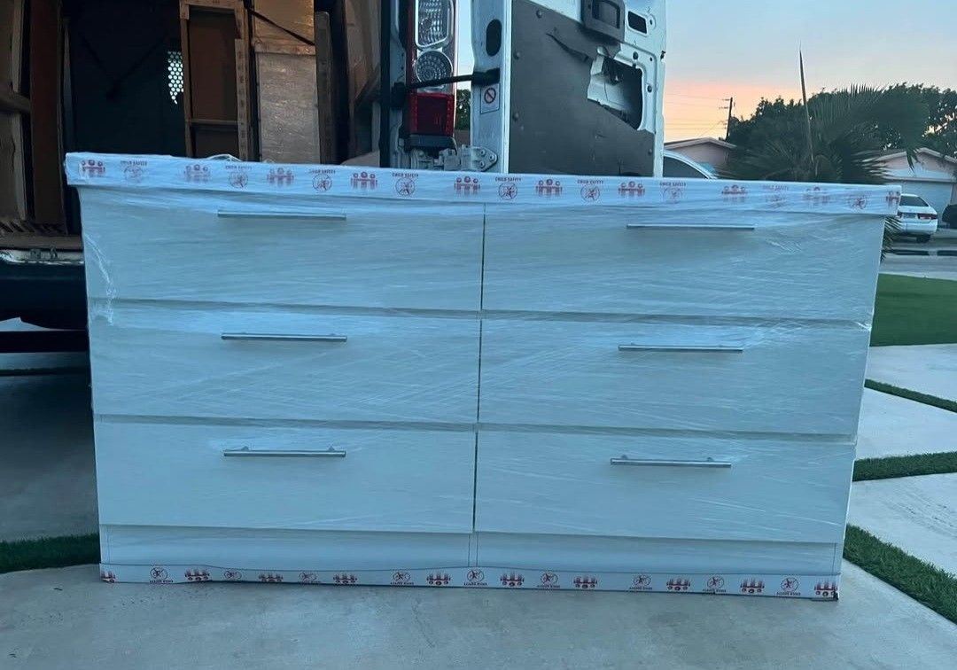 White ⚪️ Dresser // Comoda