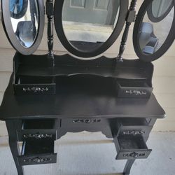 Child Vanity With Mirrors.  (black)