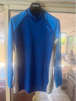 Brand new men's sun-protection shirt—special price. Suitable for surfing, fishing, diving, and other water activities. Size XL; last one available. Sp