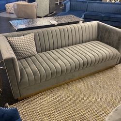 Aveline Sofa 