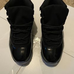 Black Out Jordan 11 Mid 