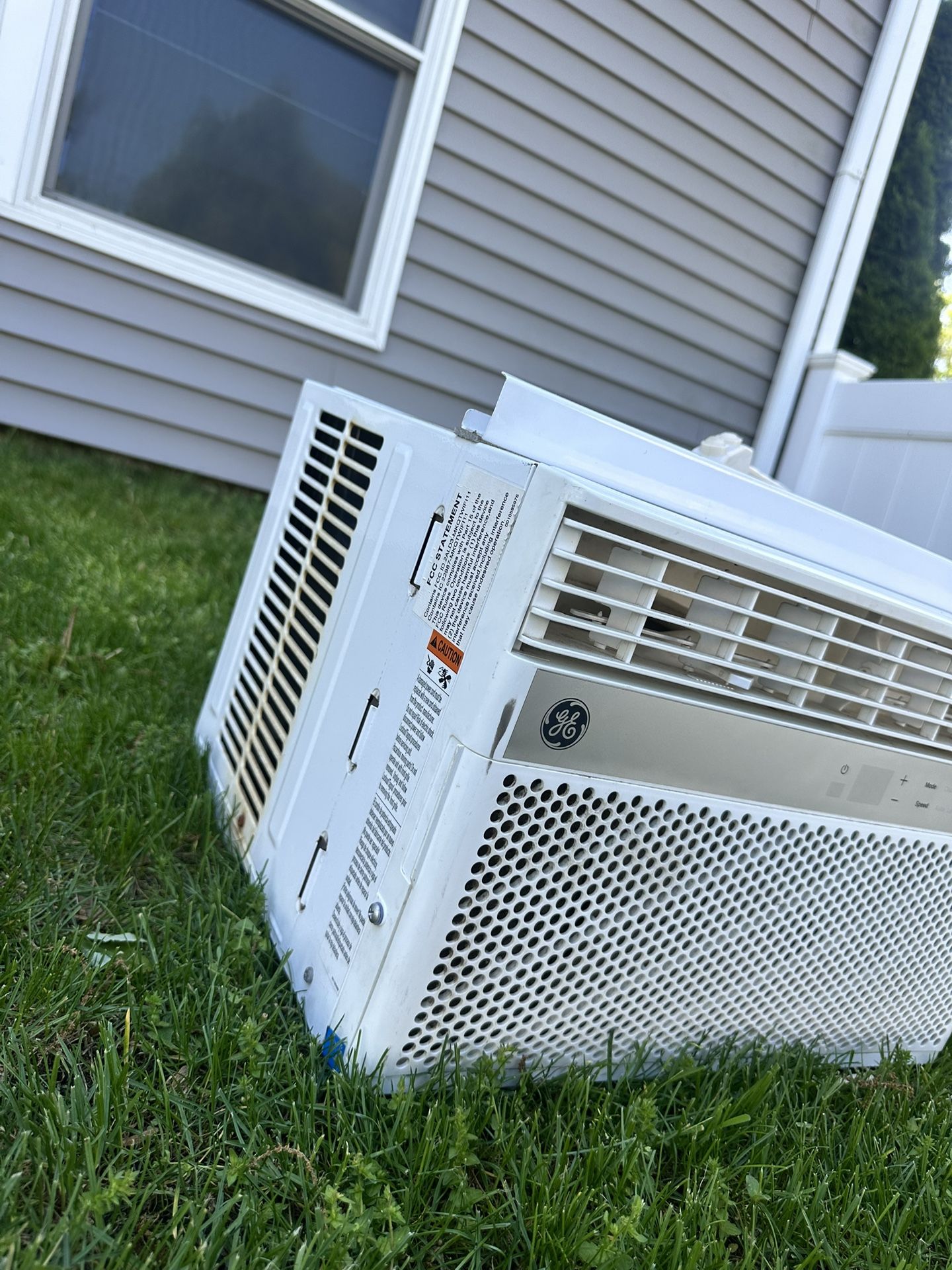 Ge Window Ac 8,000 BTU 115-Volt Smart Window Air Conditioner for 350 Sq. Ft. in
