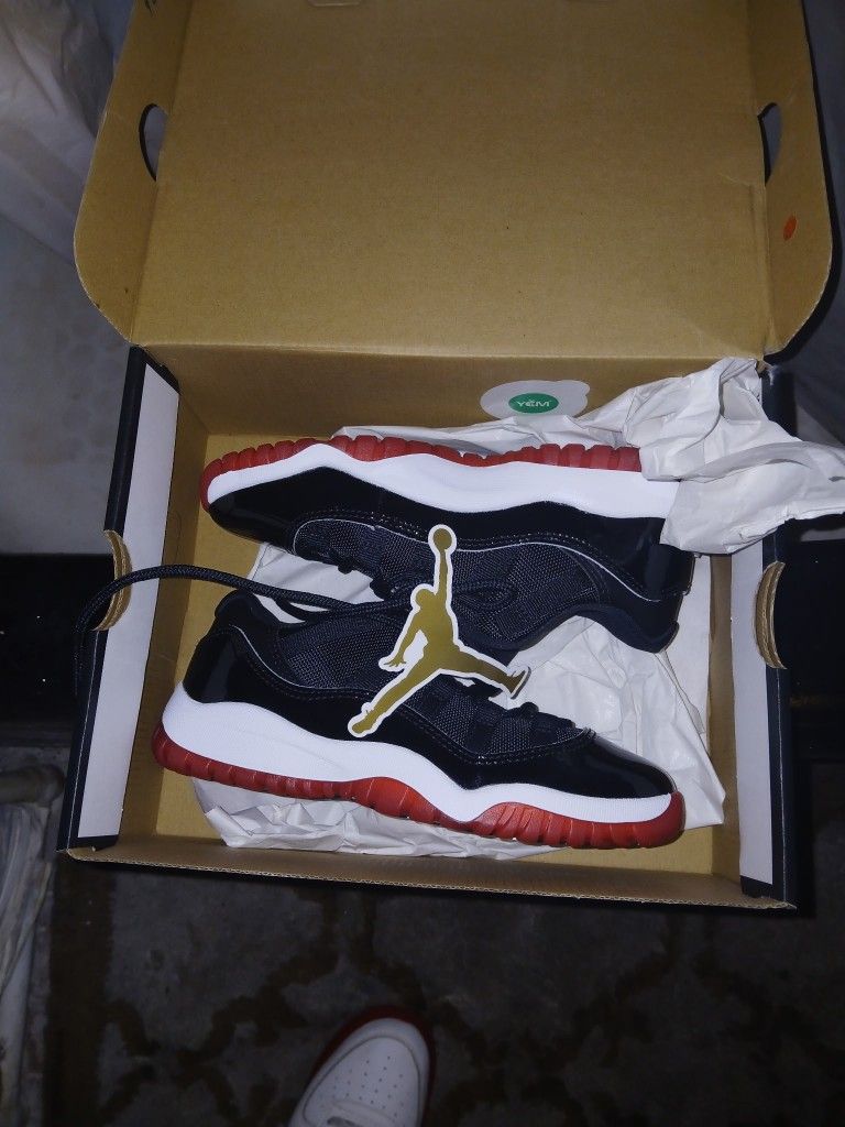 Jordan Bred 11 SIZE 2Y