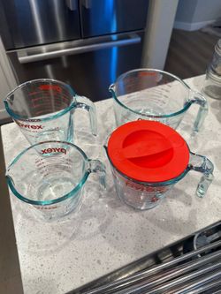 4 Pyrex glass measuring cups
