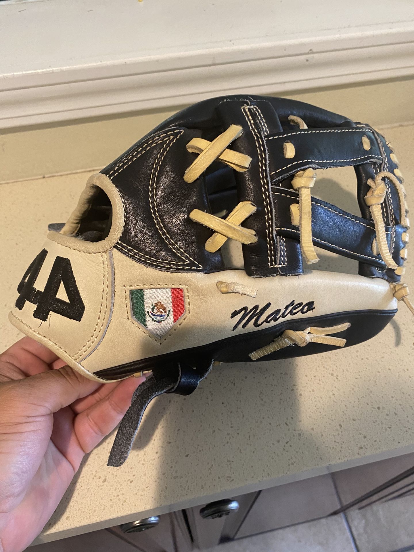 44 Glove - New💥