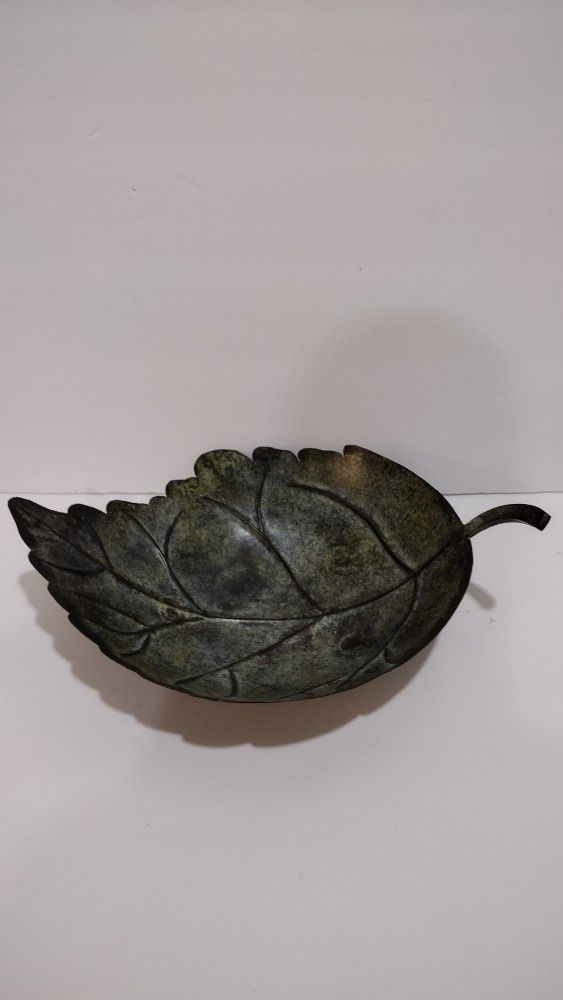 Metal Leave Decorative Plate