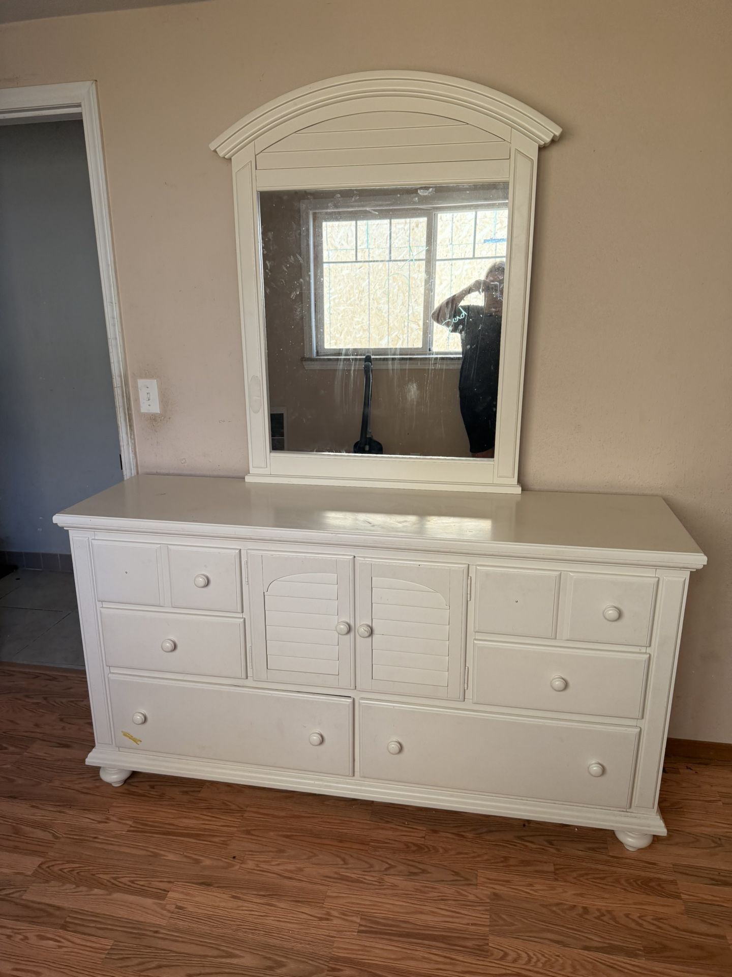Broyhill Dresser With mirror