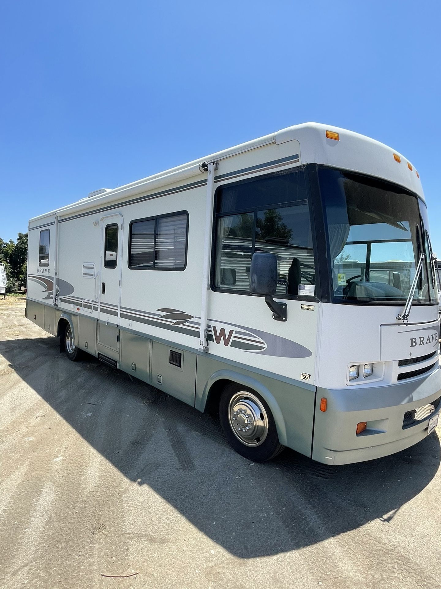 2001 Winnebago BRAVE 30W for Sale in Montclair, CA - OfferUp