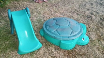 Little tikes matching set sandbox and slide