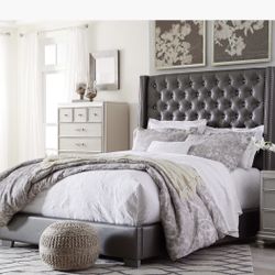 Coralayn Grey Panel Bedroom Set Queen Size