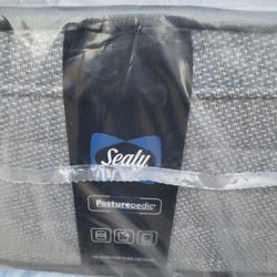 New QUEEN SIZE SEALY POSTERPEDIC PILLOW TOP MATTRESS
