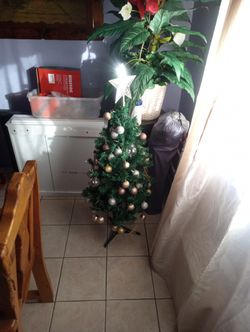 Nice 3ft Xmas Tree With Lights And Ornaments 