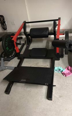 Hip thrust machine