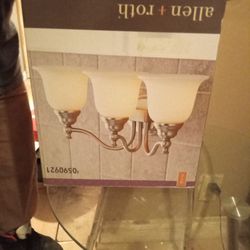 3 Lights Bar