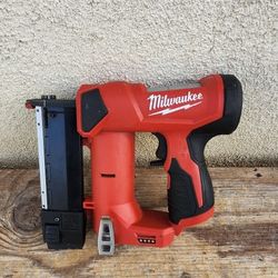 Milwaukee Finish Nailer 23 Gauge Tool Only 