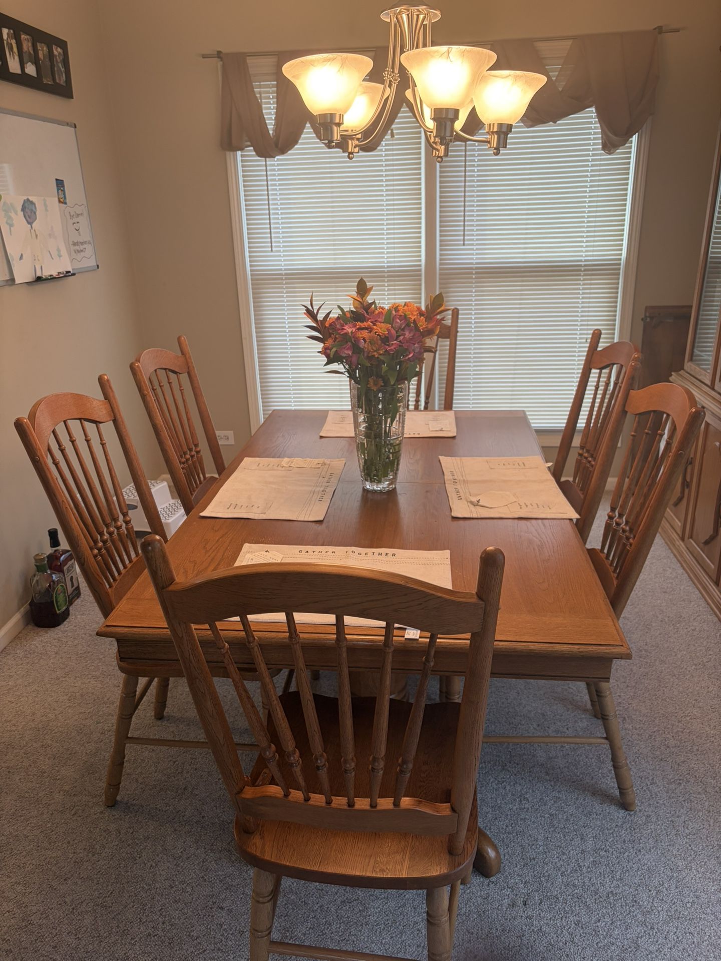 Dinning Table (has Extra Leaf)
