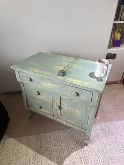 Vintage Farmhouse Shabby-Chic Washstand / Dresser