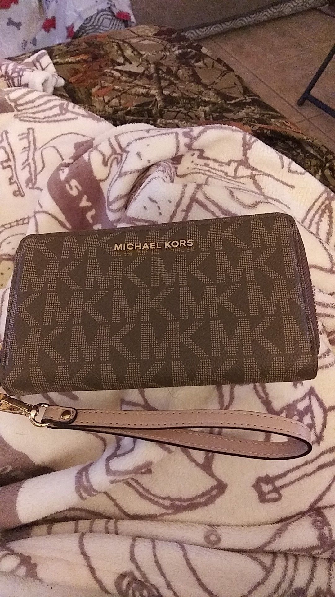 NEW MICHEAL KORS WALLET