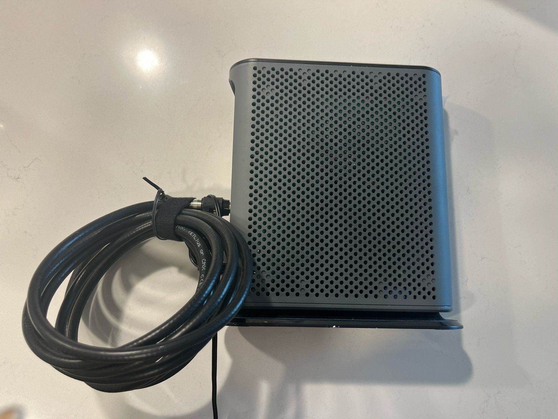 Motorola MB8611 DOCSIS 3.1 Multi-Gig Cable Modem | Pairs with Any WiFi Router | Approved for Comcast Xfinity, Cox Gigablast, Spectrum | 2.5 Gbps Port