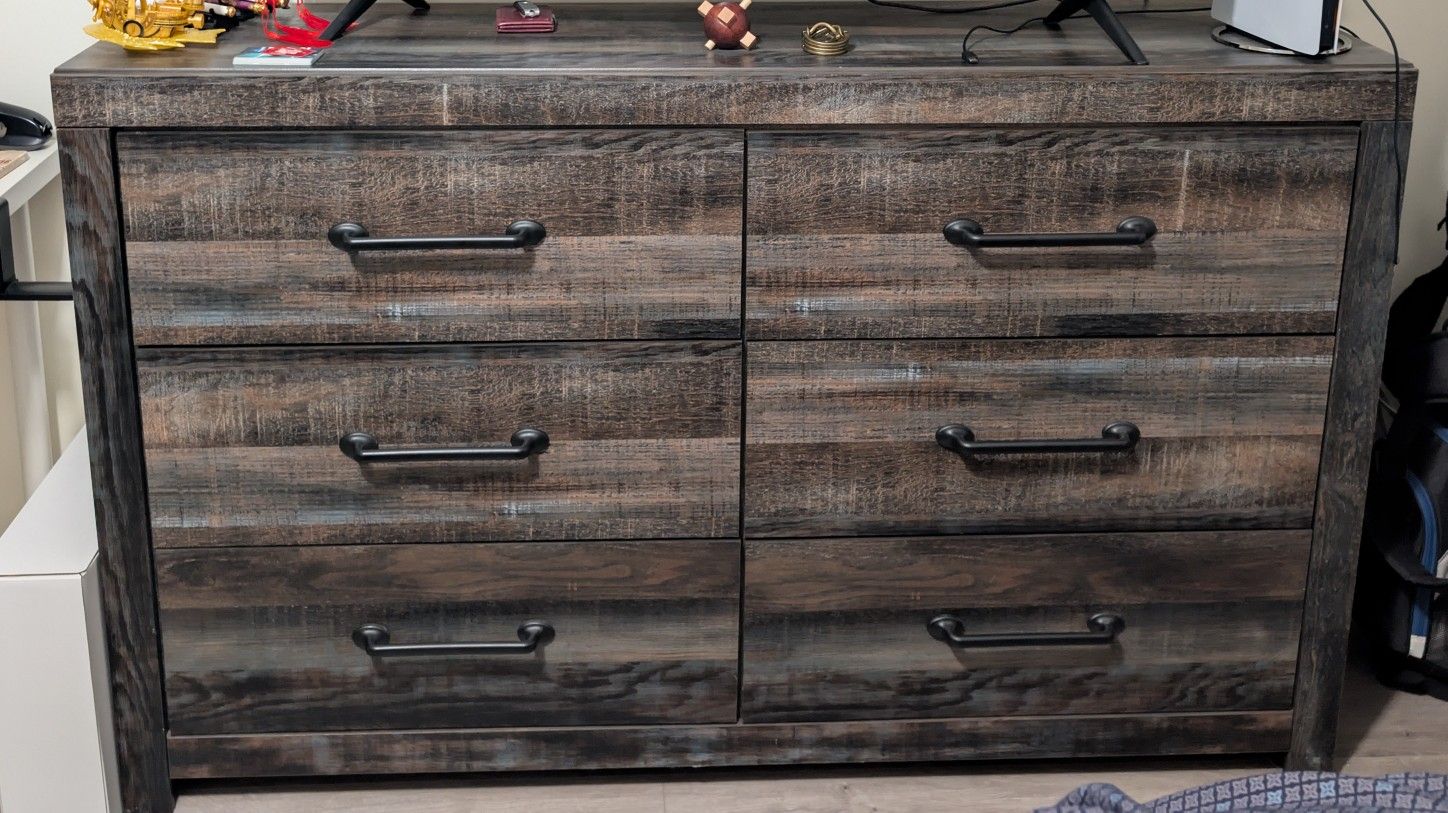 6-Drawer Dresser (Ashley Furniture)