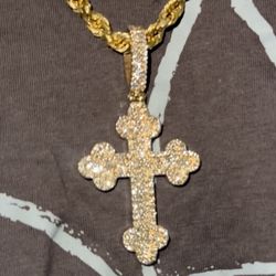 GOTHIC DIAMOND CROSS PENDANT 