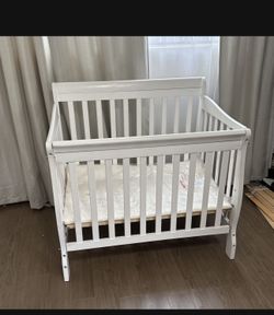 Mini crib