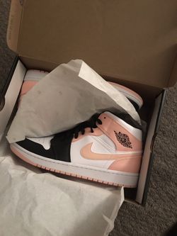 DS Air Jordan 1 “Crimson Tint” Size 10.5