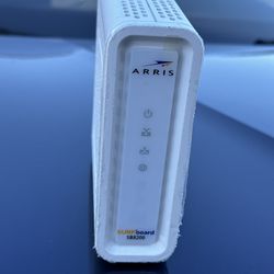 ARRIS - SURFboard 24 × 8 DOCSIS 3.0 Voice Cable Modem with AC1750 Dual-Band Wi-Fi Router