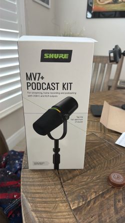 Shure MV7 mic with stand