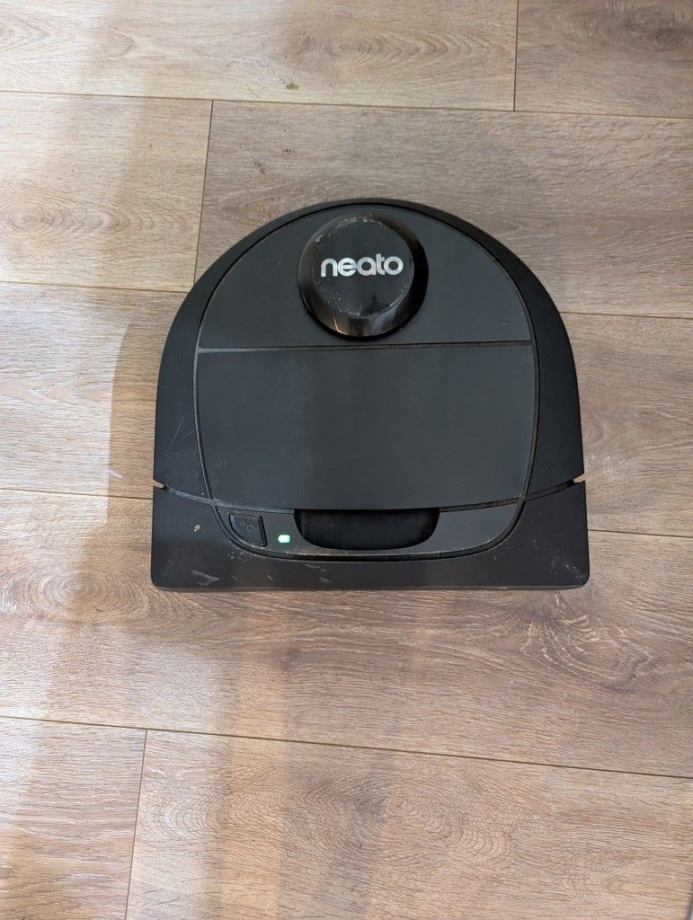 neato D6 robot vacuum (barely use) (read description)