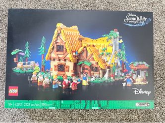 Snow White House lego set Retired**