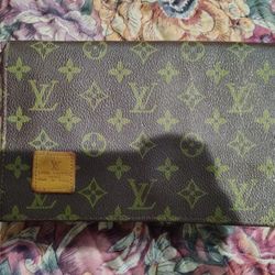 LV Wallet 