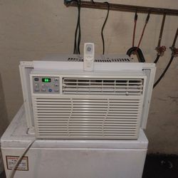 Air Conditioner General Electric 6,000 BTU With Remote 