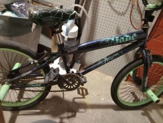 Avigo Fade BMX Bike